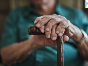 Mambo 10 ambayo watu hujutia sana wanapokuwa wazee.